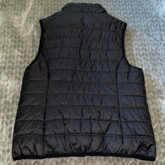 Guess Puffer Vest. Size Medium. Black. - Picture 6 of 9